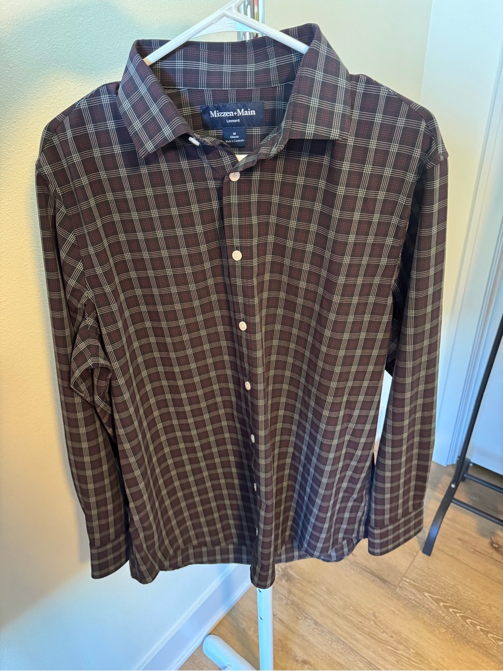 Mizzen+Main Leeward long sleeve button-up dress shirt red plaid pattern Mens M